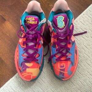 NIKE Kyrie Low 4 EP '1 World 1 People' Size 10